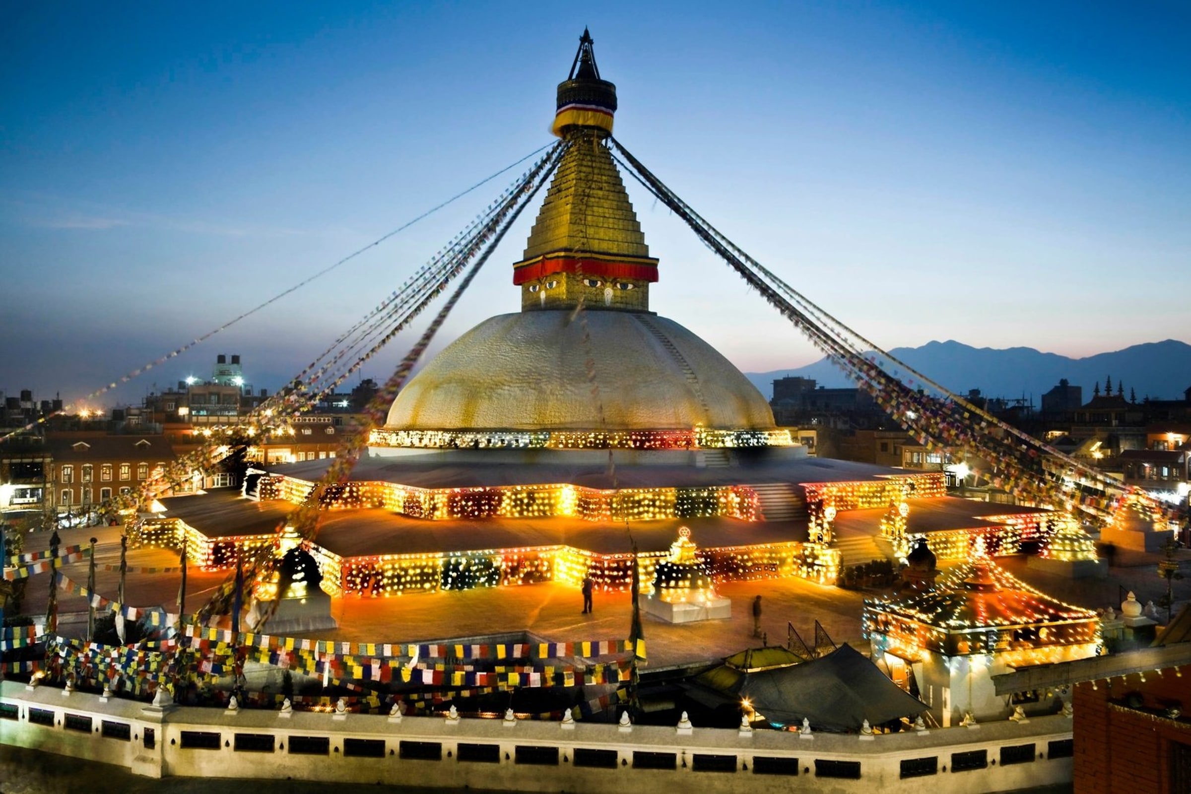 Nepal Golden Triangle: Heritage, Wilderness & Lakes